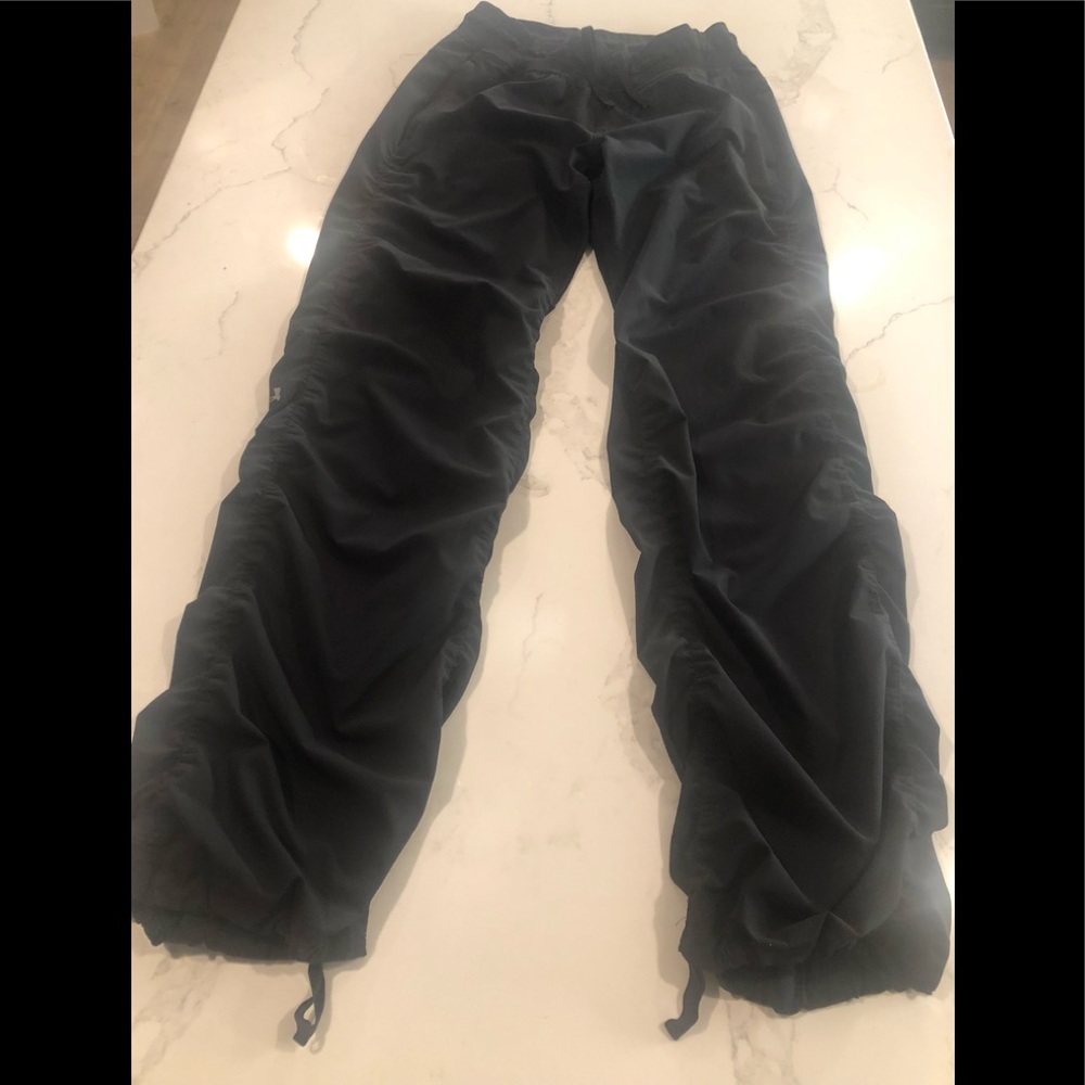 UNDER ARMOUR ruched sides pants Small black